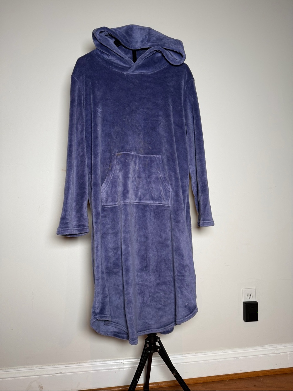 32 Degrees Plush Hooded Lounger in Lavender Blue